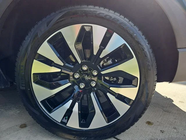 Used 2025 Gray Ford Platinum image 32