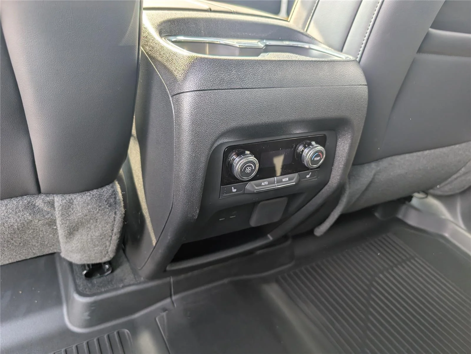 New 2026 Sterling Metallic GMC Elevation image 11