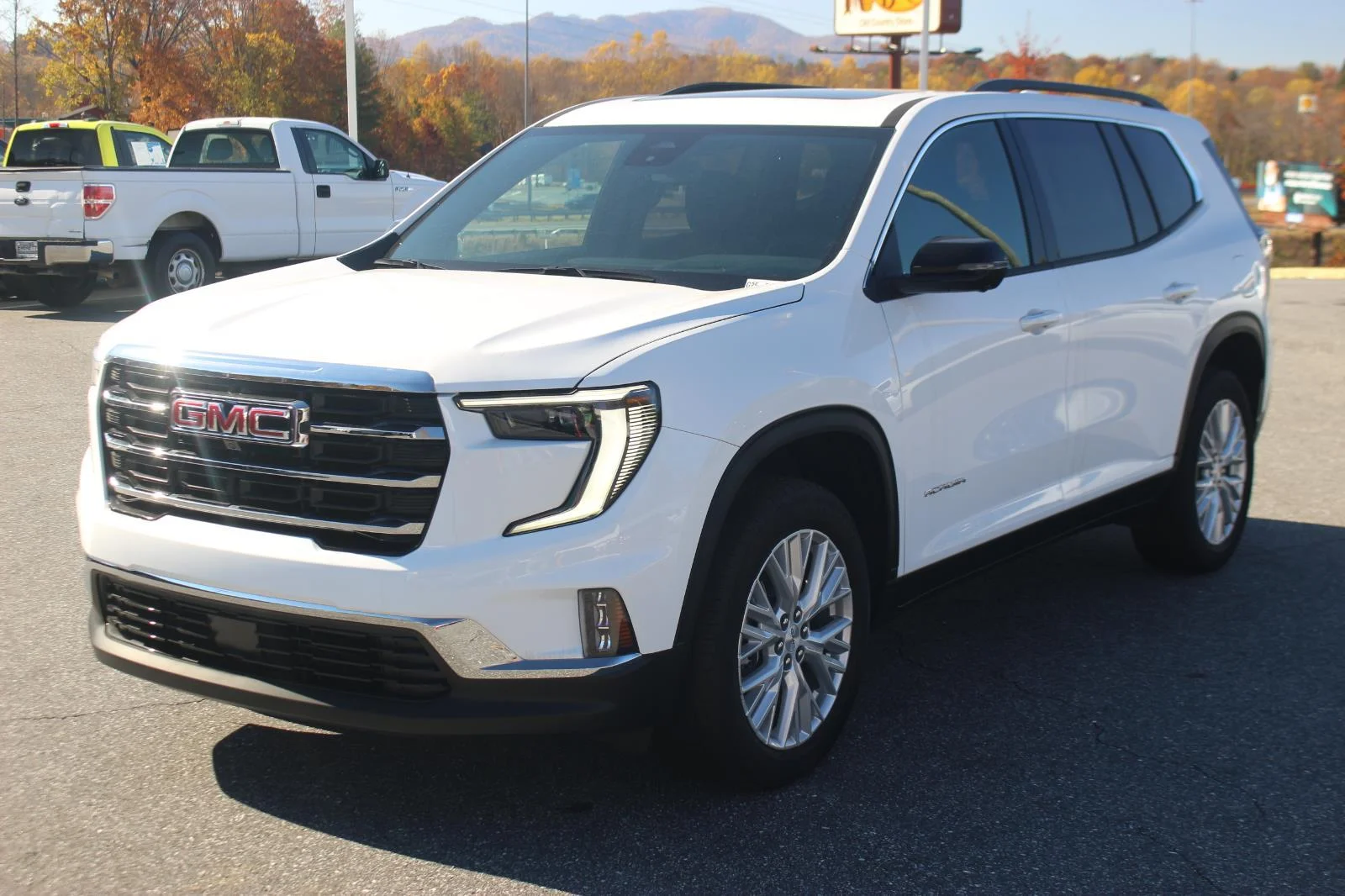 New 2025 Summit White GMC Elevation image 3