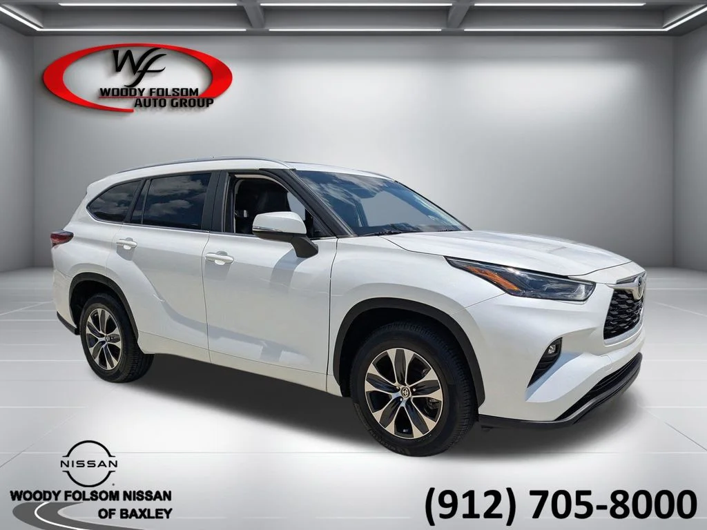 Used 2023 Beige Toyota XLE image 1