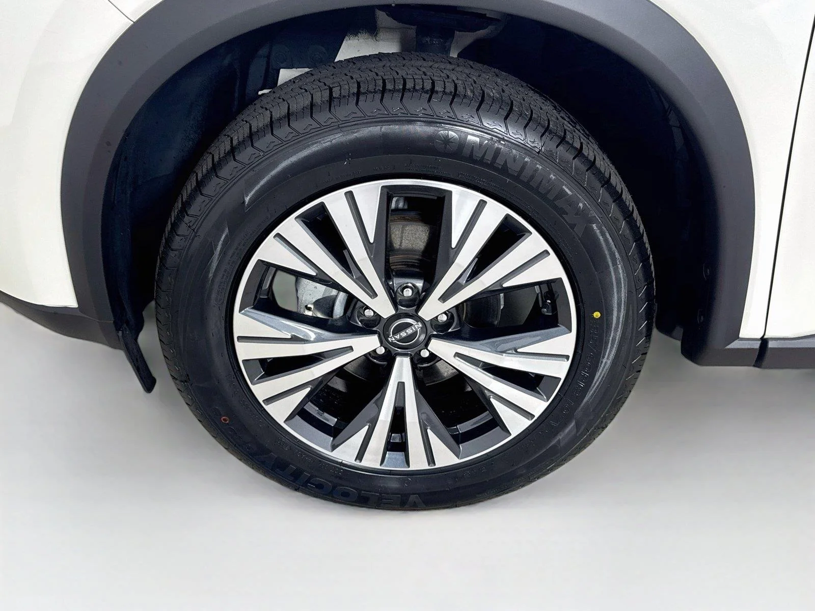 Used 2022 Pearl White Tricoat Nissan SV image 28