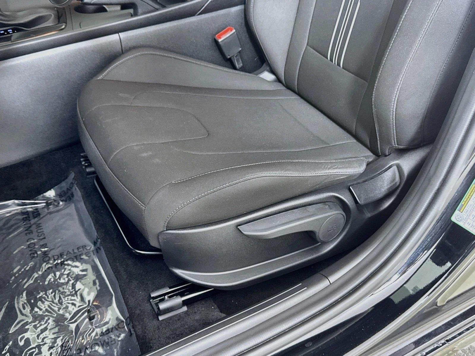 Used 2025 Abyss Black Hyundai SEL Sport image 18