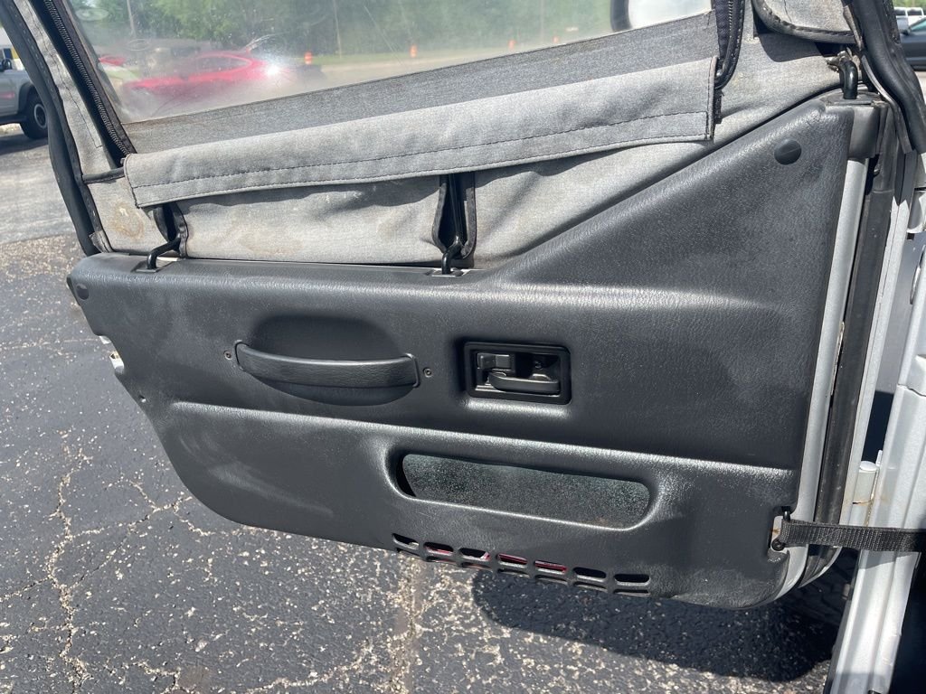 Used 2006 Silver Jeep Rubicon image 23