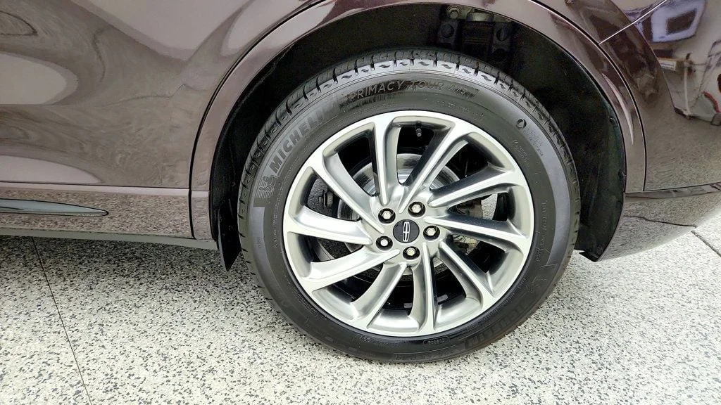 Used 2023 Crystal Red Metallic Premium Clearcoat Lincoln Grand Touring AWD image 9