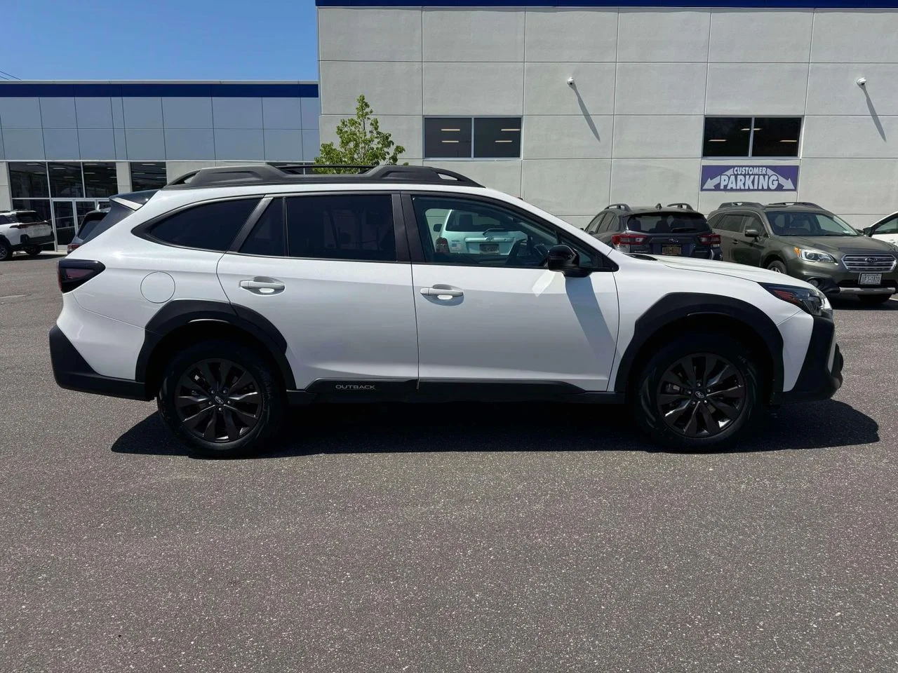 Used 2025 Crystal White Pearl Subaru Onyx Edition image 9