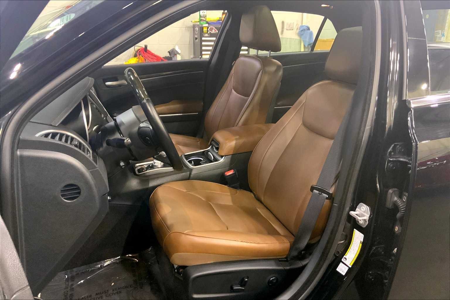 Used 2018 Gloss Black Chrysler Limited image 8