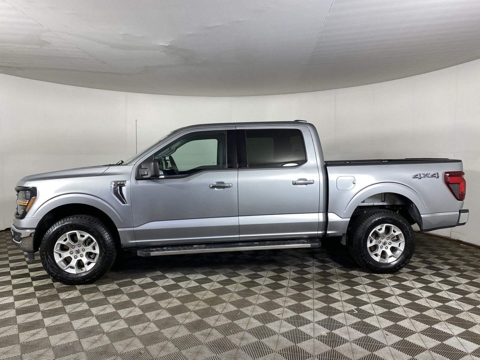 Used 2025 Iconic Silver Ford XLT image 4