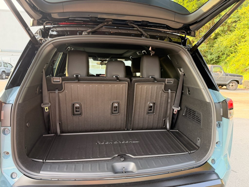 New 2026 Baltic Teal Pearl / Super Black Two-tone Nissan Rock Creek® image 9