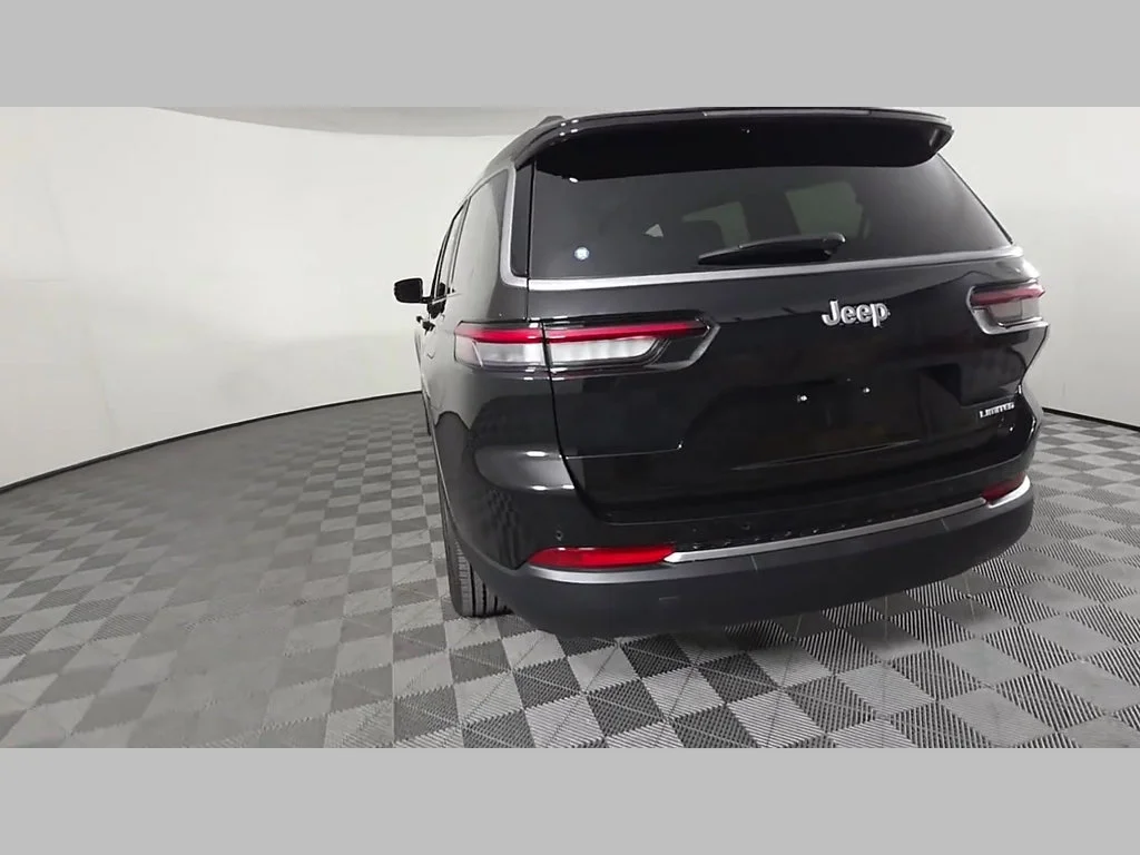New 2026 Diamond Black Crystal Pearl-Coat Exterior Paint Jeep Limited image 29