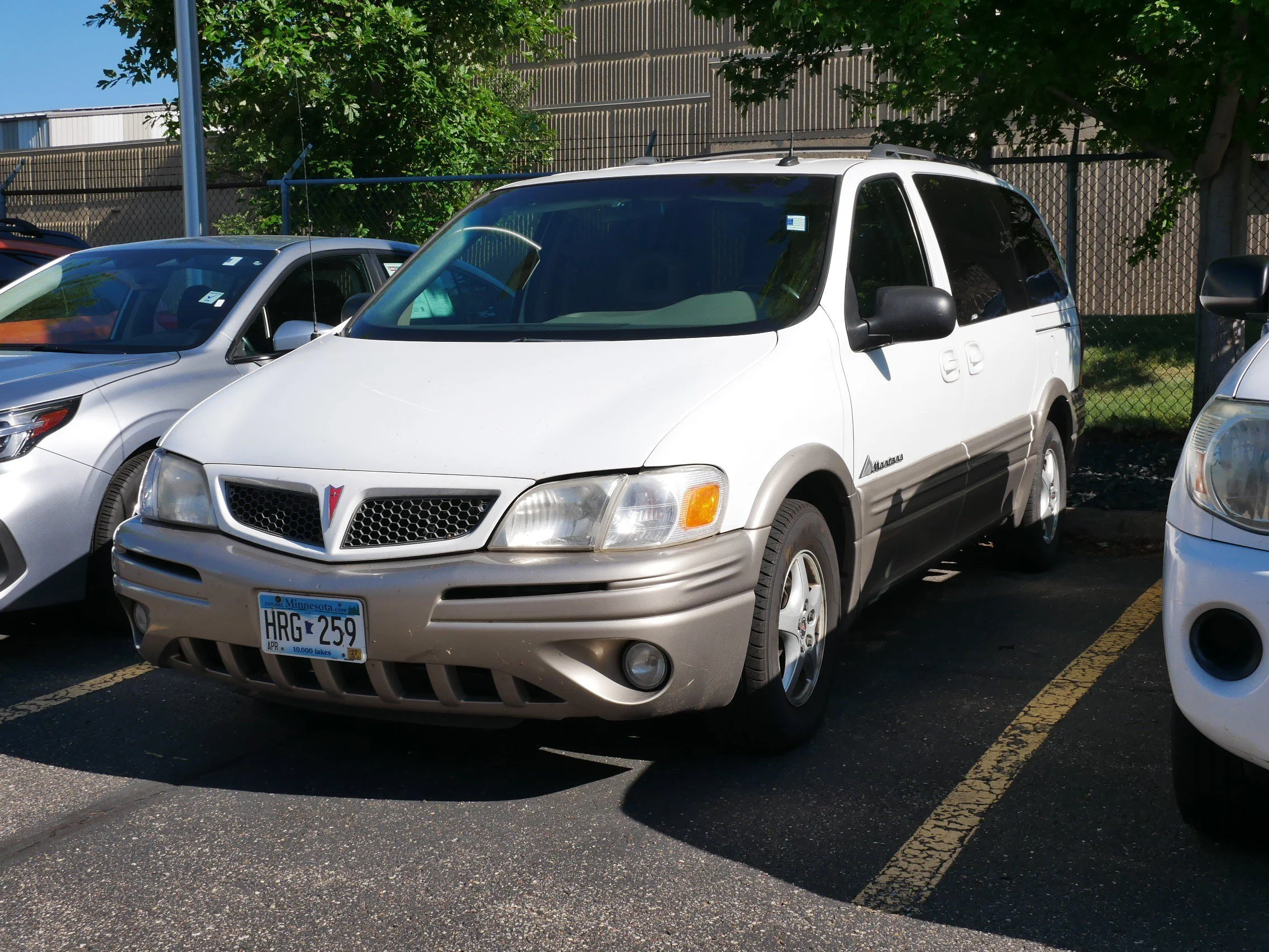 Used 2002 Arctic White Pontiac w/1SA Pkg image 3