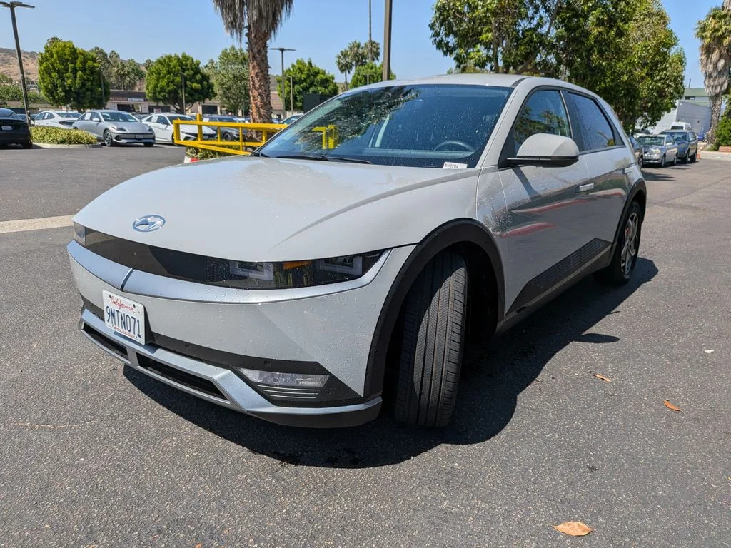 Used 2024 Gray Hyundai SEL image 3