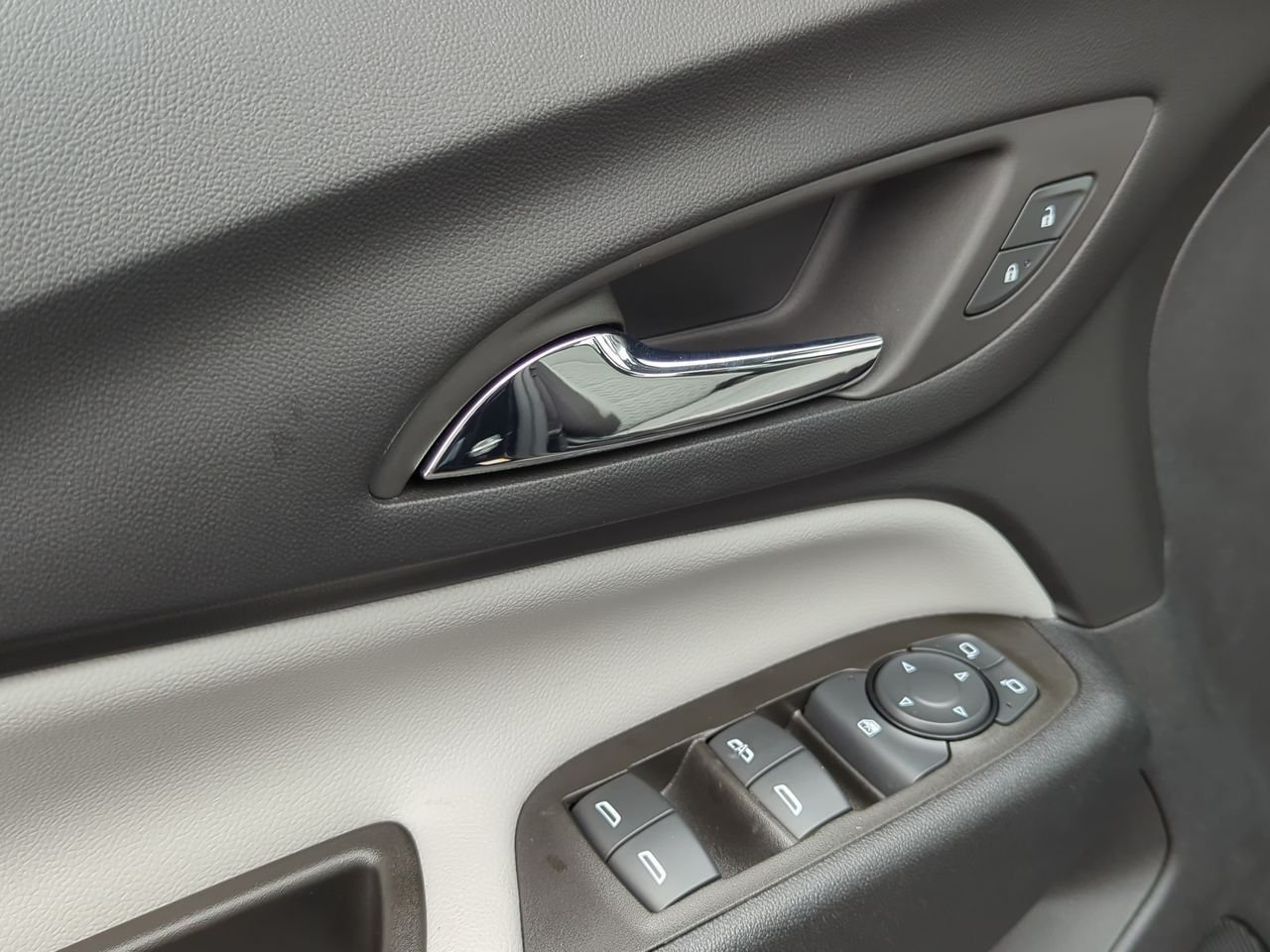 2023 Chevrolet Equinox LS - Photo 23