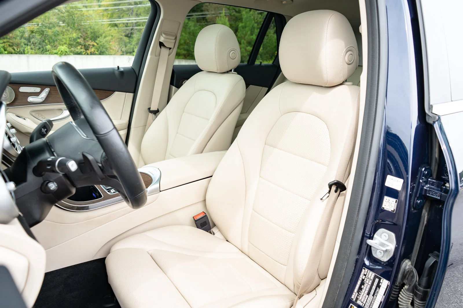 Used 2021  Mercedes-Benz GLC 300 image 15