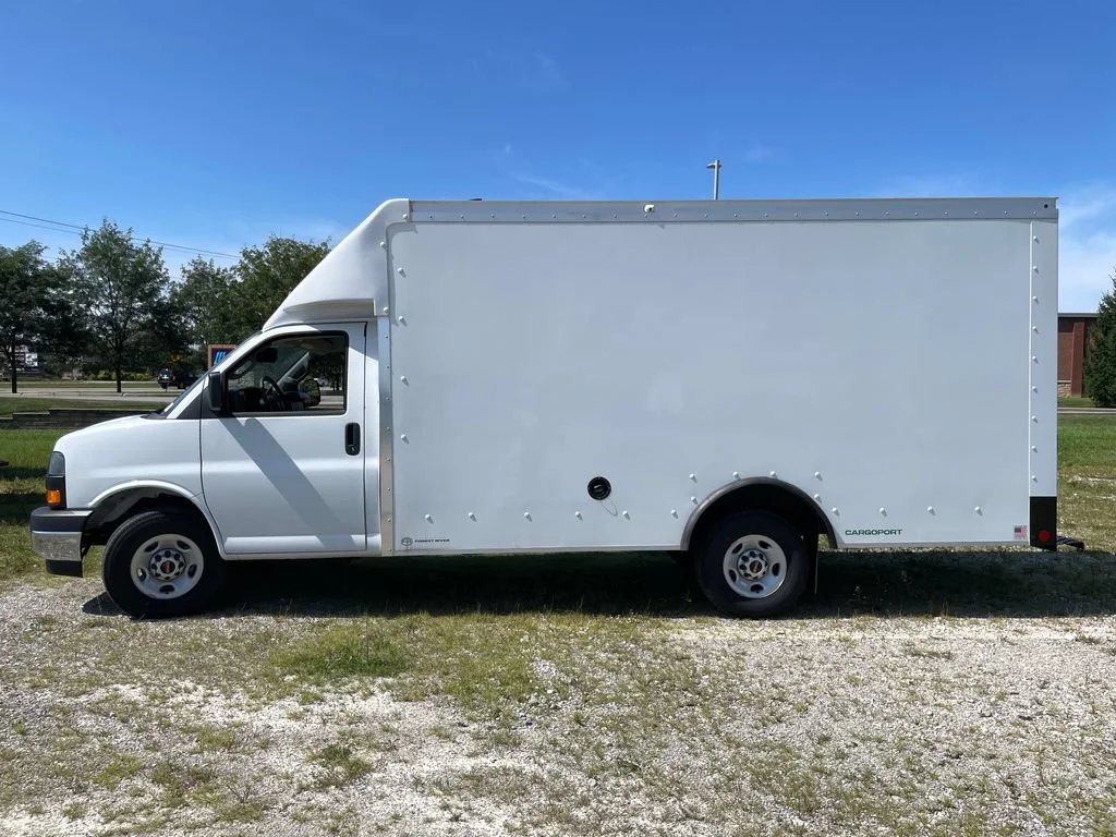 New 2025 Summit White GMC 1WT image 4