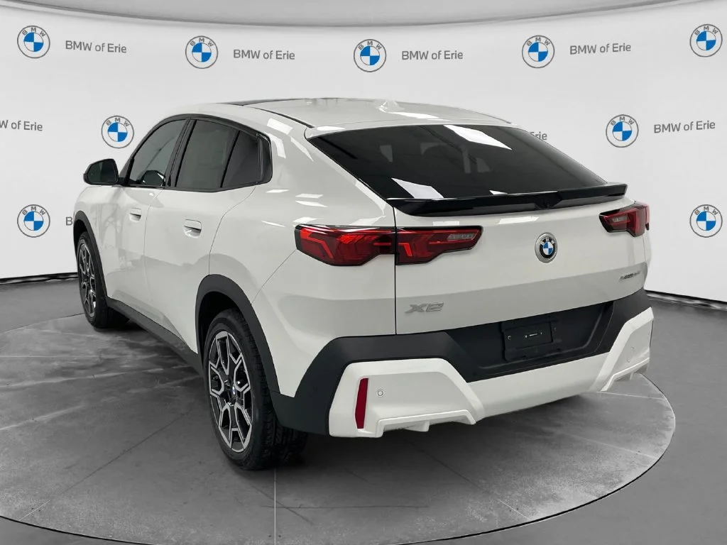 Used 2026 Alpine White BMW xDrive28i image 3