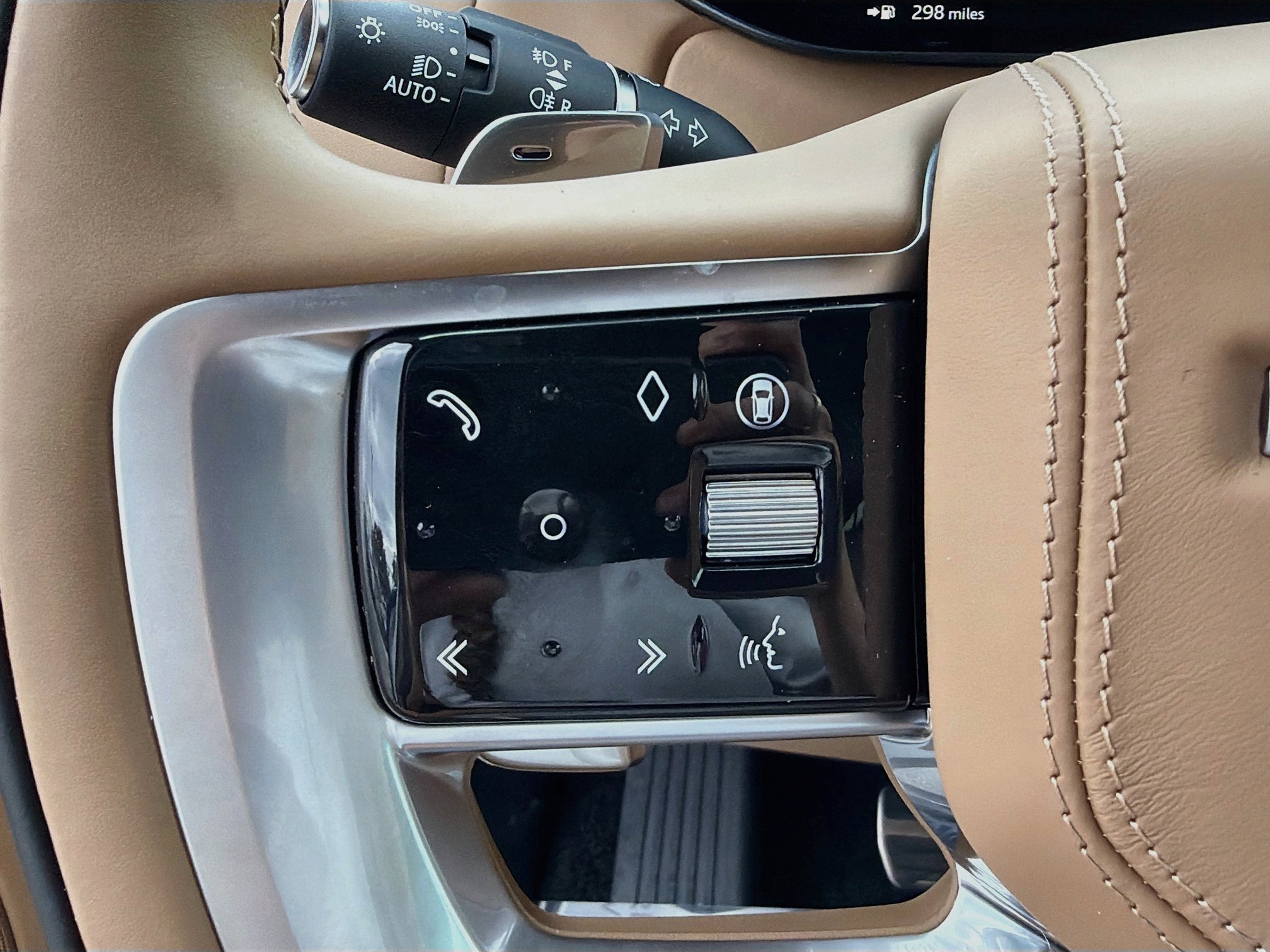 New 2026 Fuji White Land Rover SE image 38