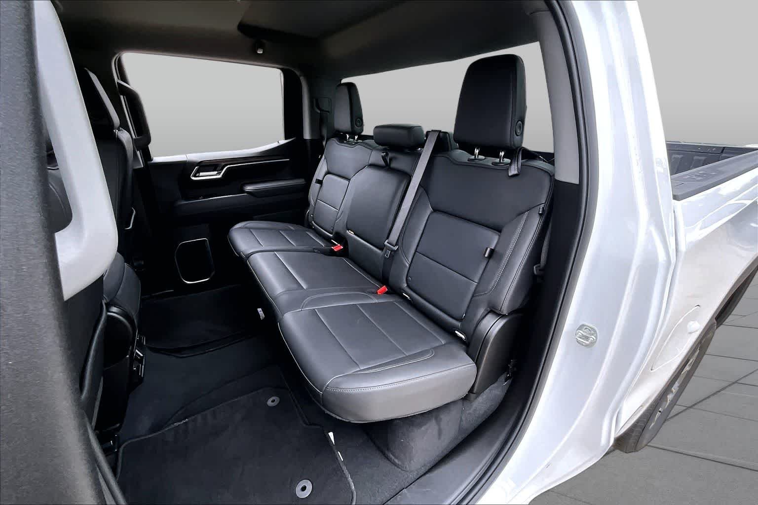 Used 2025 Summit White GMC SLT image 21