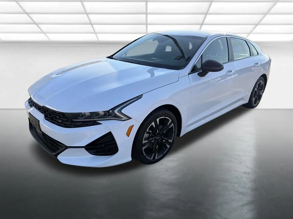 Used 2024 White Kia GT-Line image 5