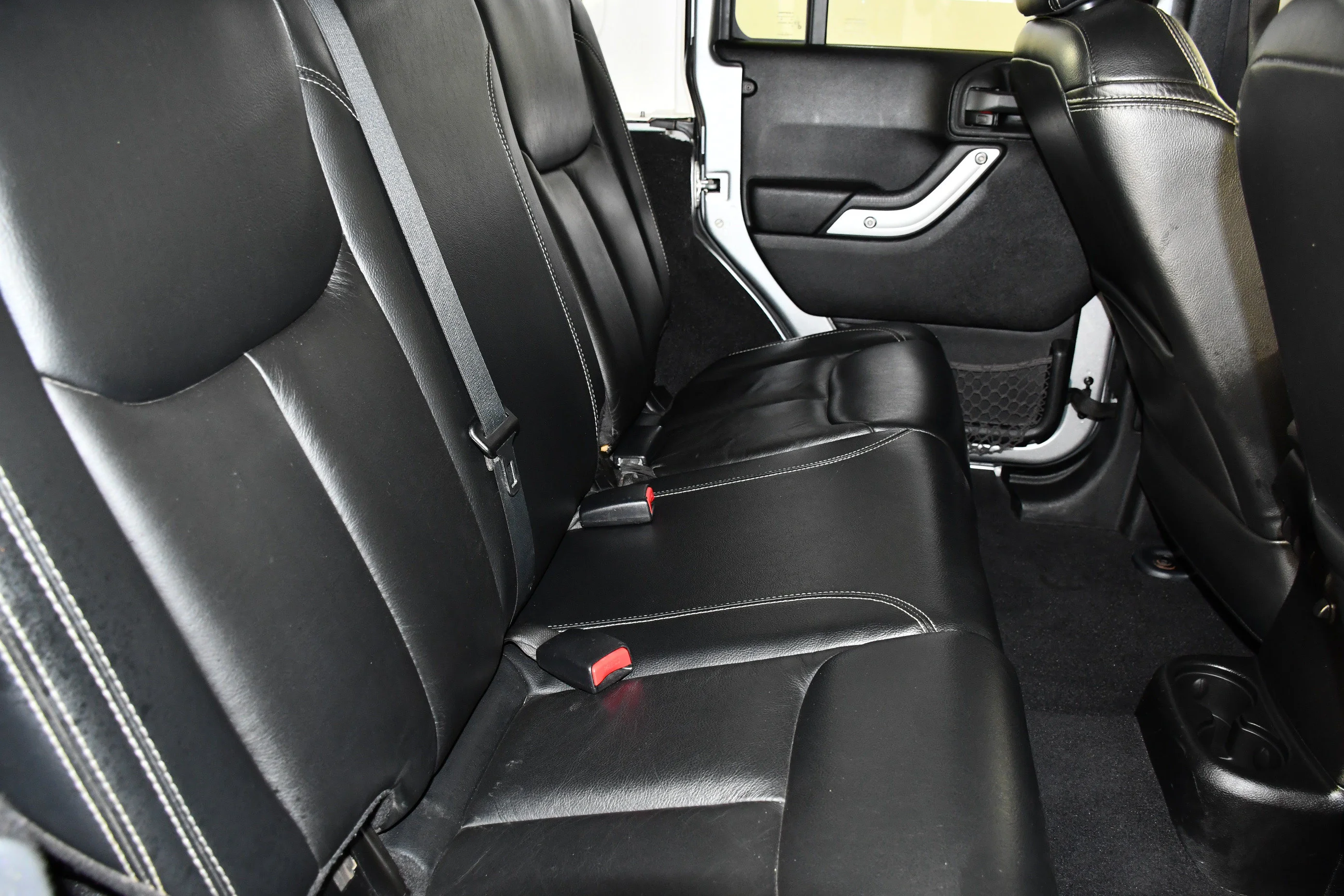 Used 2013 Billet Silver Metallic Jeep Sahara image 43