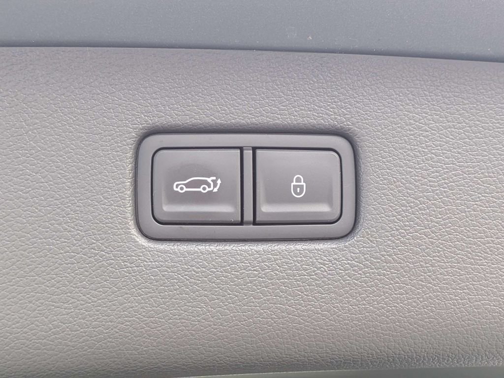 Used 2025 Silver Genesis 3.5T Prestige image 13