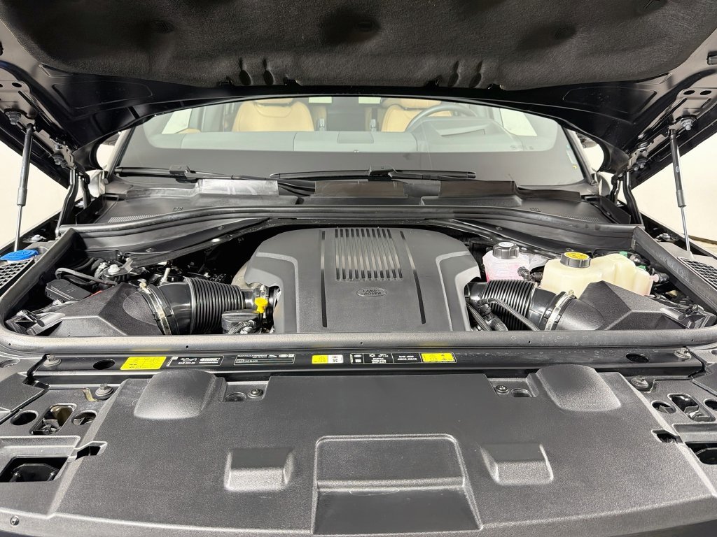 Used 2026 Black Land Rover Dynamic SE image 32