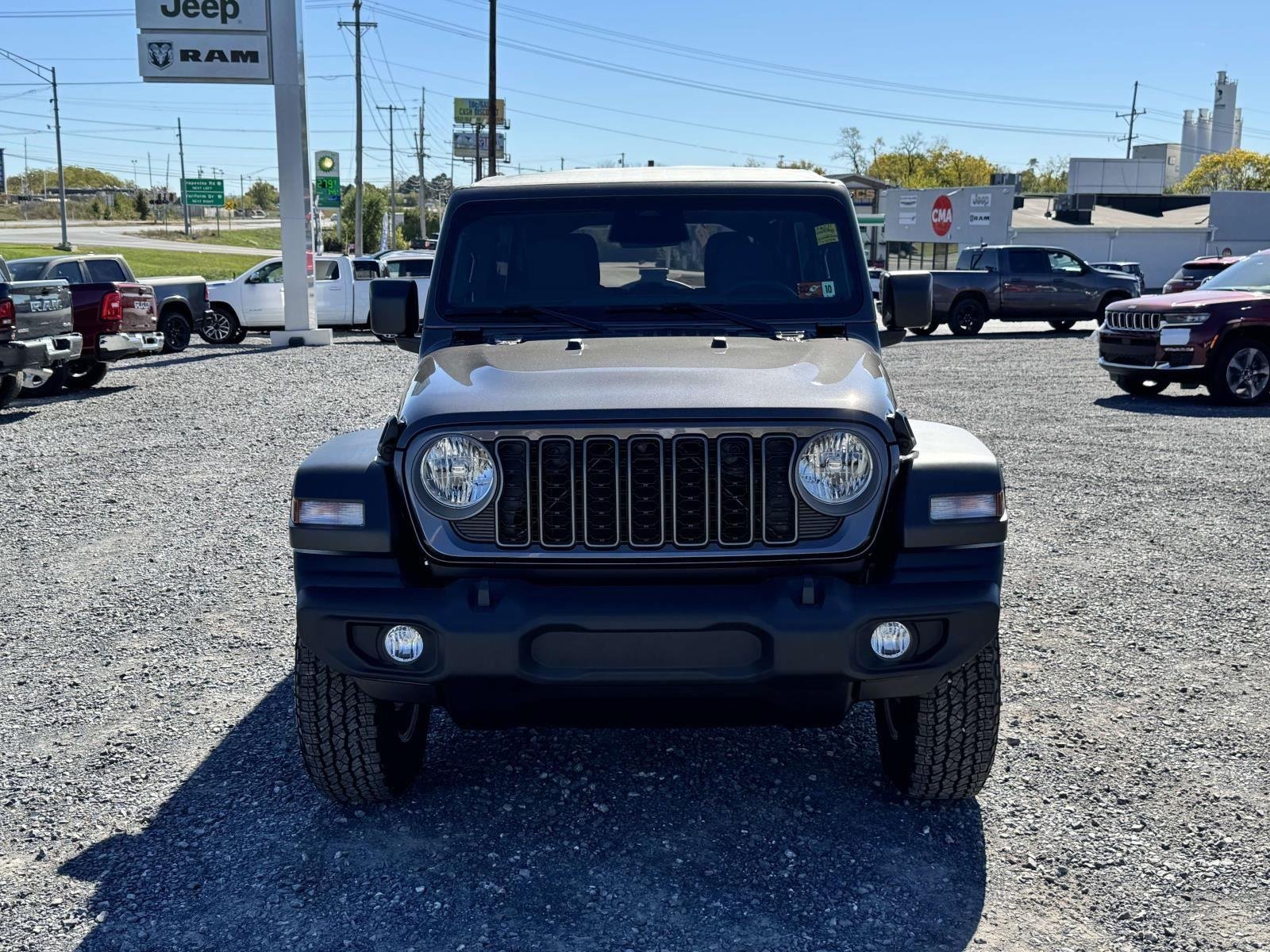 New 2026 Granite Crystal Metallic Clear-Coat Exterior Paint Jeep Sport S image 24