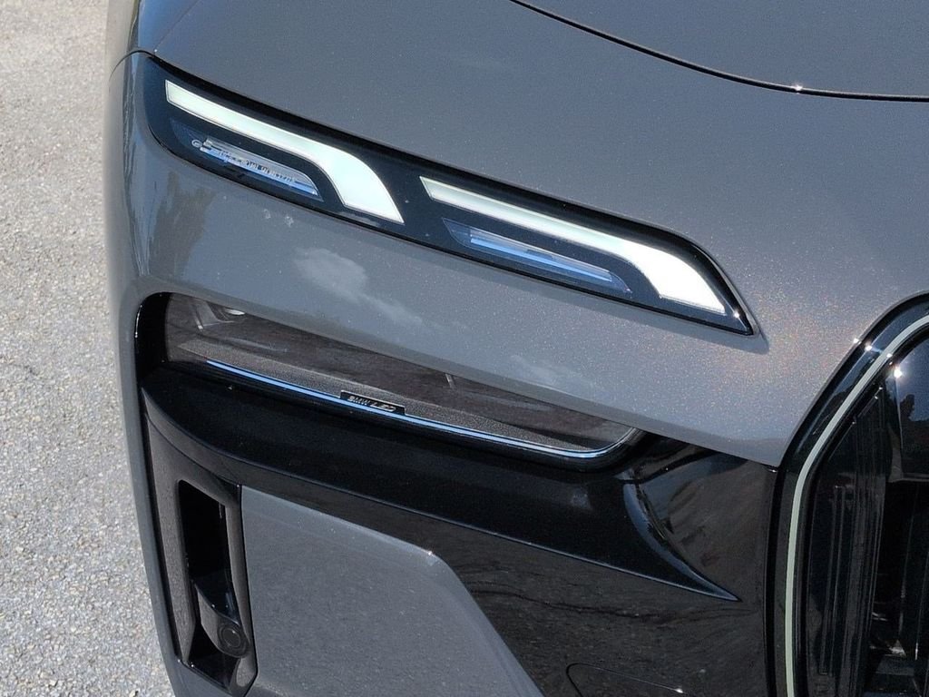 New 2026 Dravit Grey Metallic BMW 740i xDrive image 10