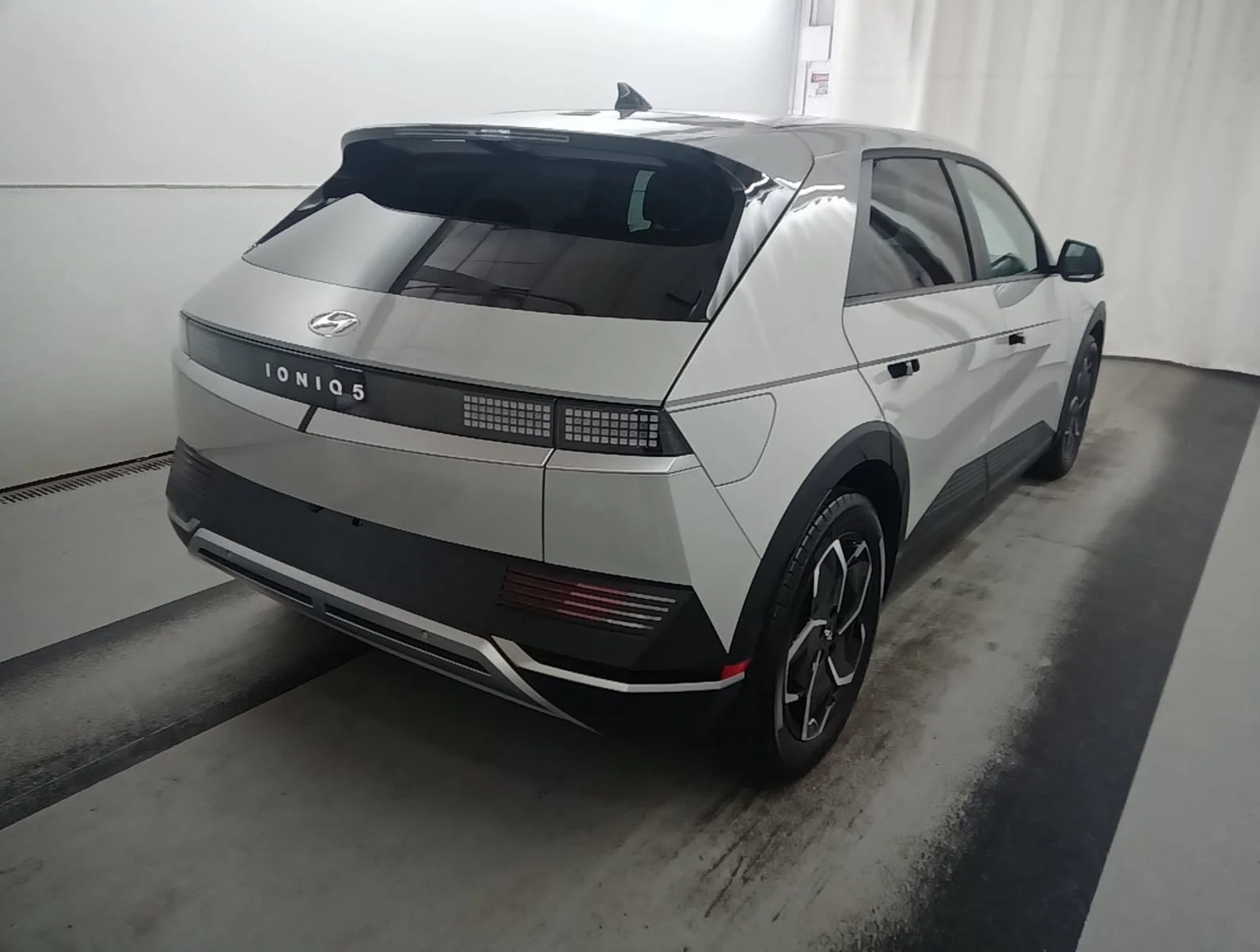 Used 2024 Gray Hyundai SEL image 3