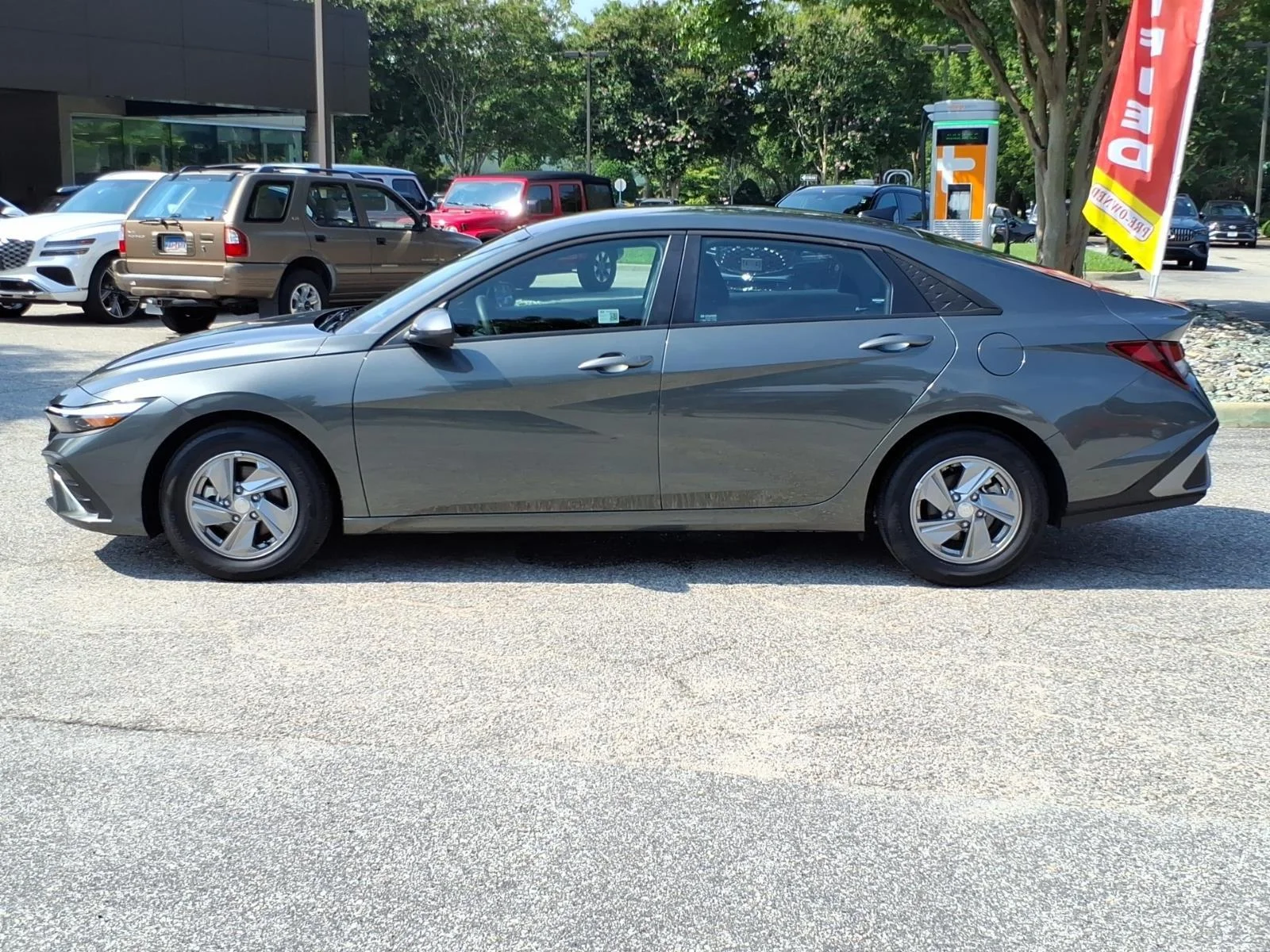 Certified Used 2025 Amazon Gray Hyundai SE image 3