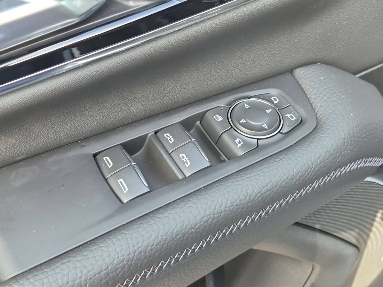 2026 GMC Yukon Denali - Photo 21