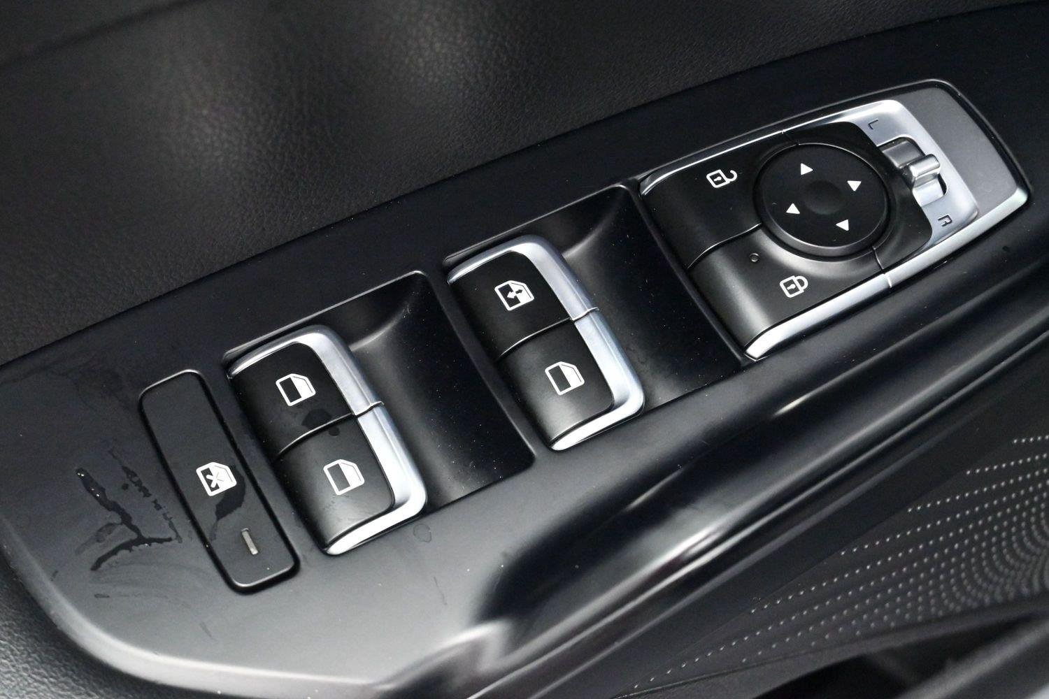 Used 2021 Ebony Black Kia LXS image 11
