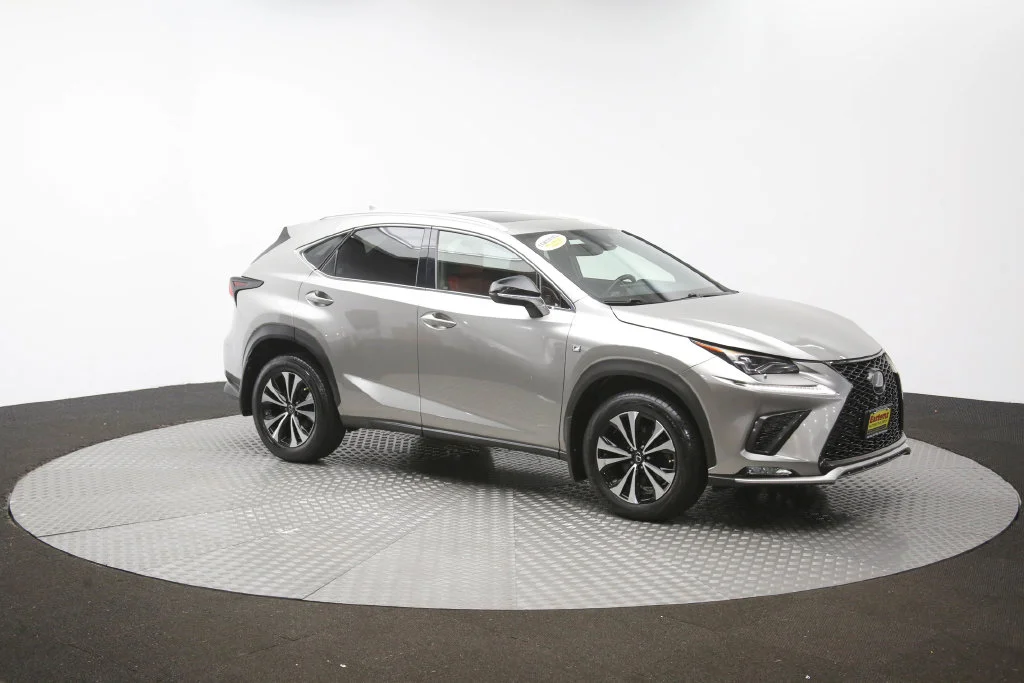 Used 2018  Lexus  image 44