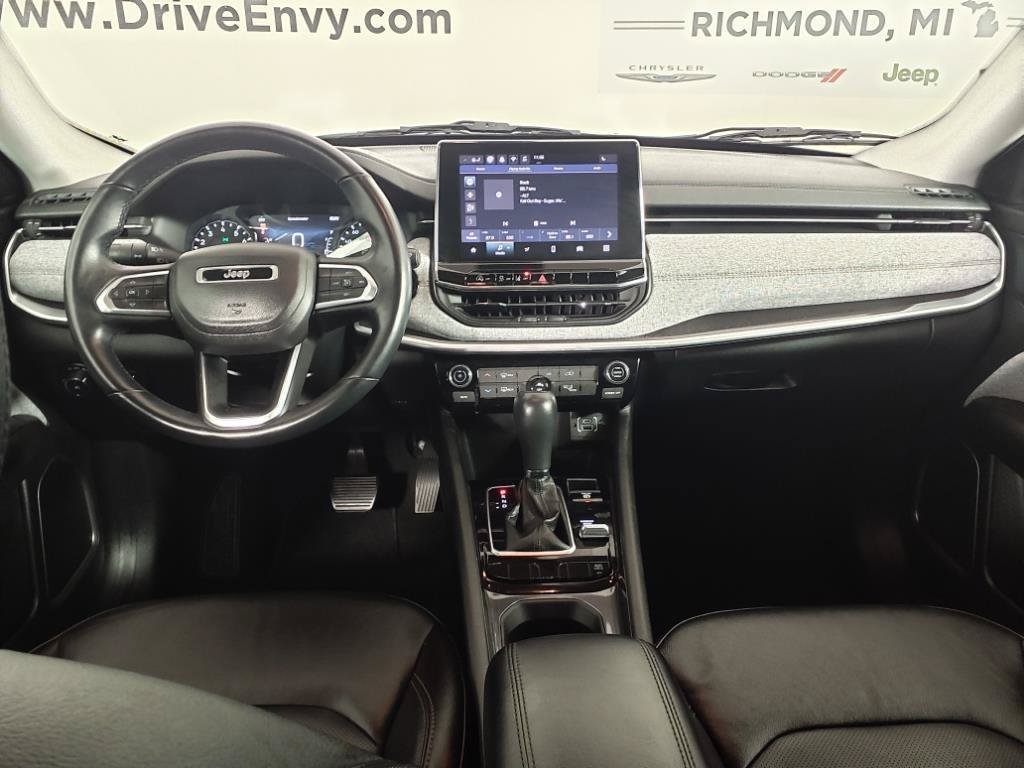 Used 2022 White Jeep Latitude Lux image 12