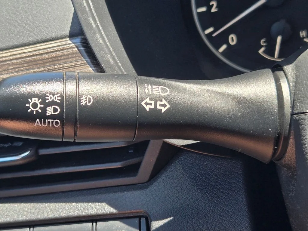 Used 2019 Black Nissan 2.5 SL image 21