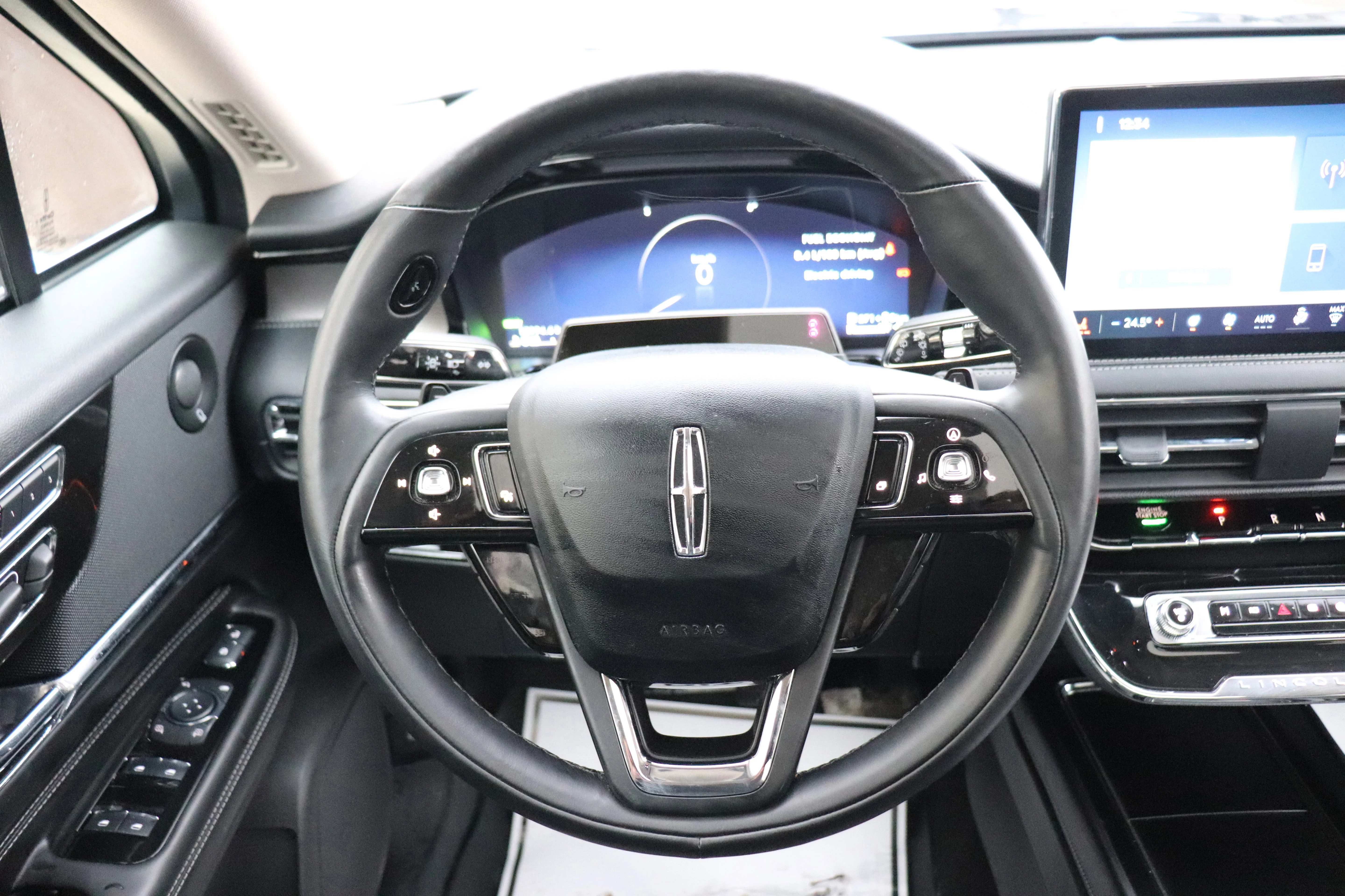 New 2024 INFINITE BLACK METALLIC Lincoln Grand Touring image 8