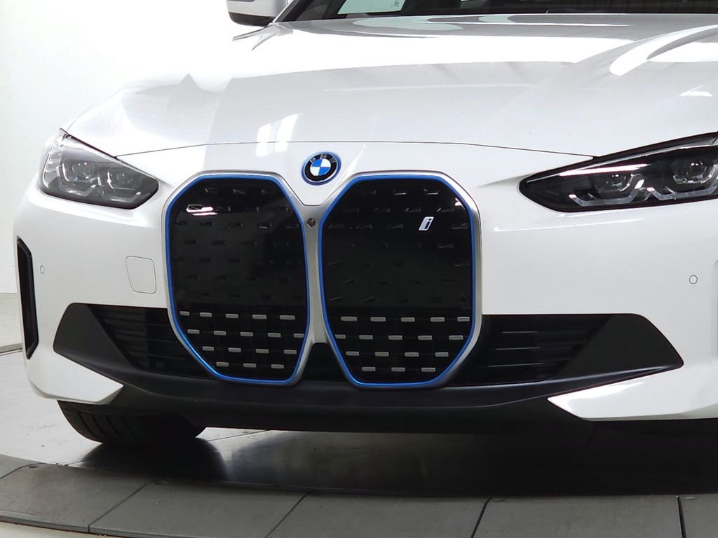 Used 2023 Alpine White BMW eDrive40 image 3
