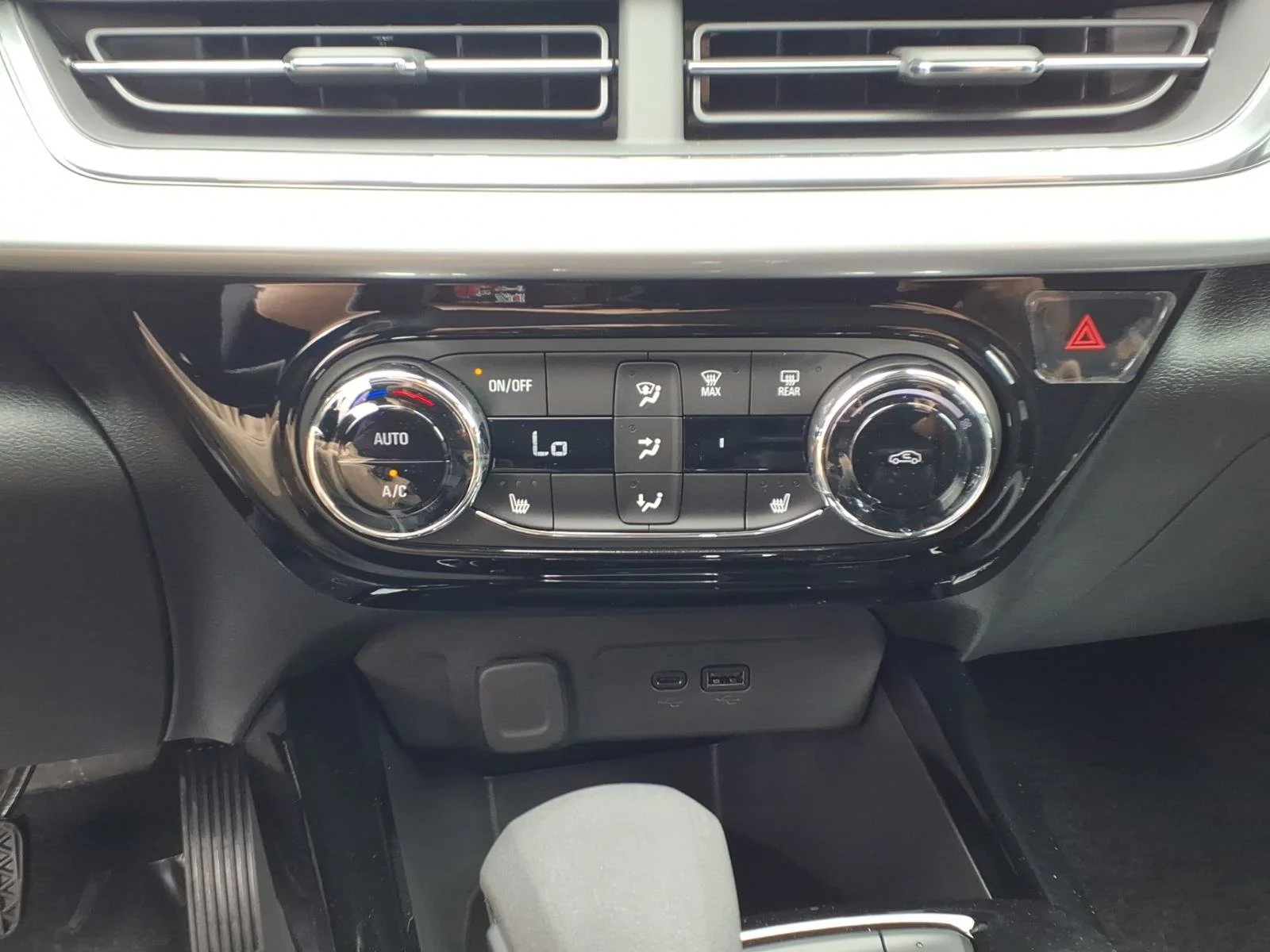 2026 Chevrolet Trax LT - Photo 9