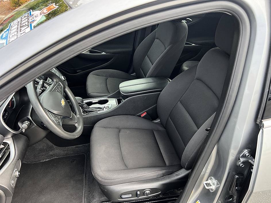 Used 2025 Sterling Gray Metallic Chevrolet LT image 13