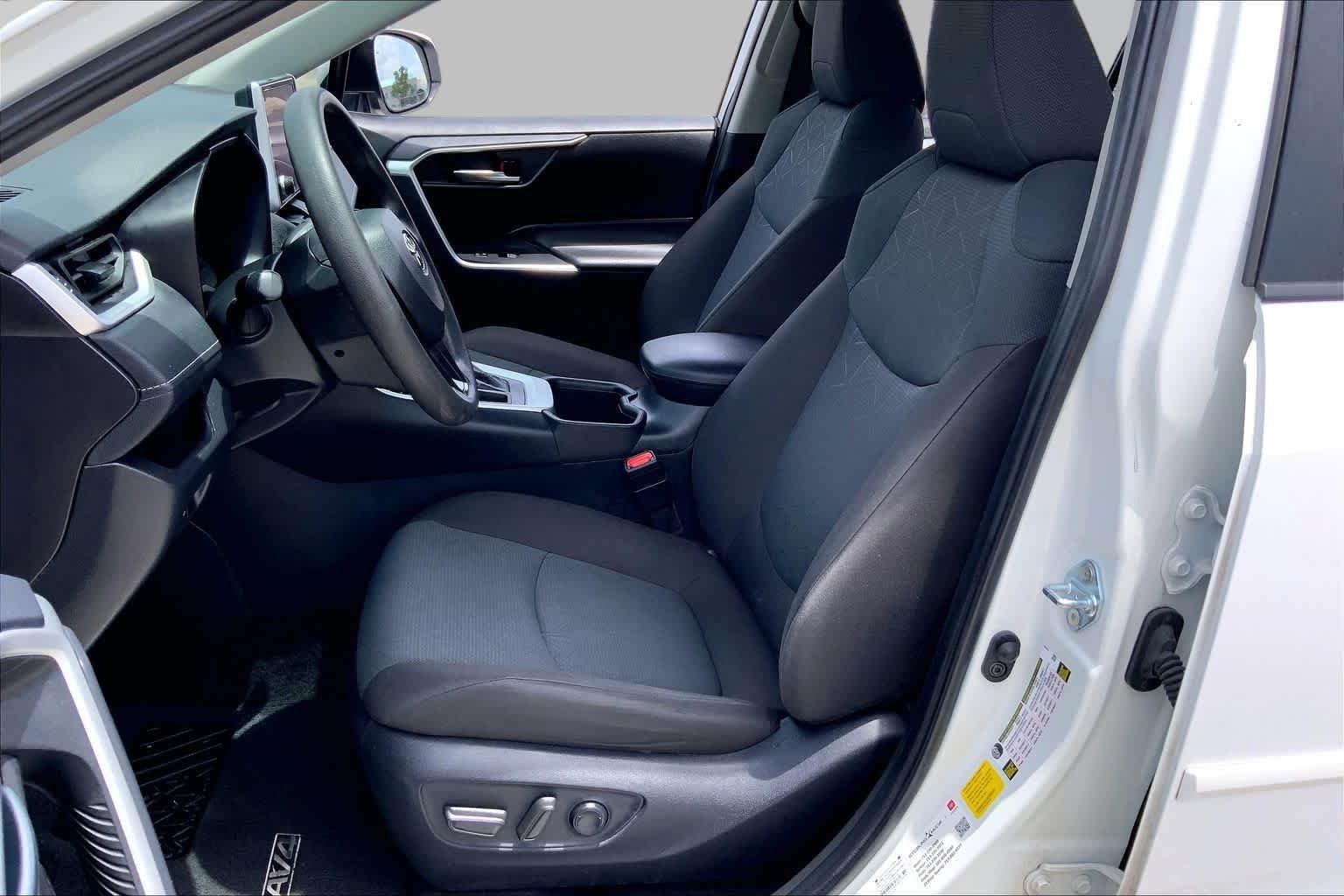 Used 2025 Ice Cap Toyota XLE image 8