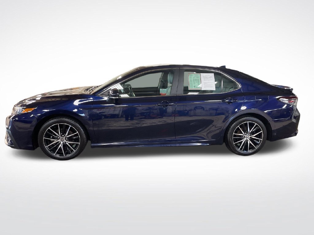 Used 2021  Toyota SE image 2