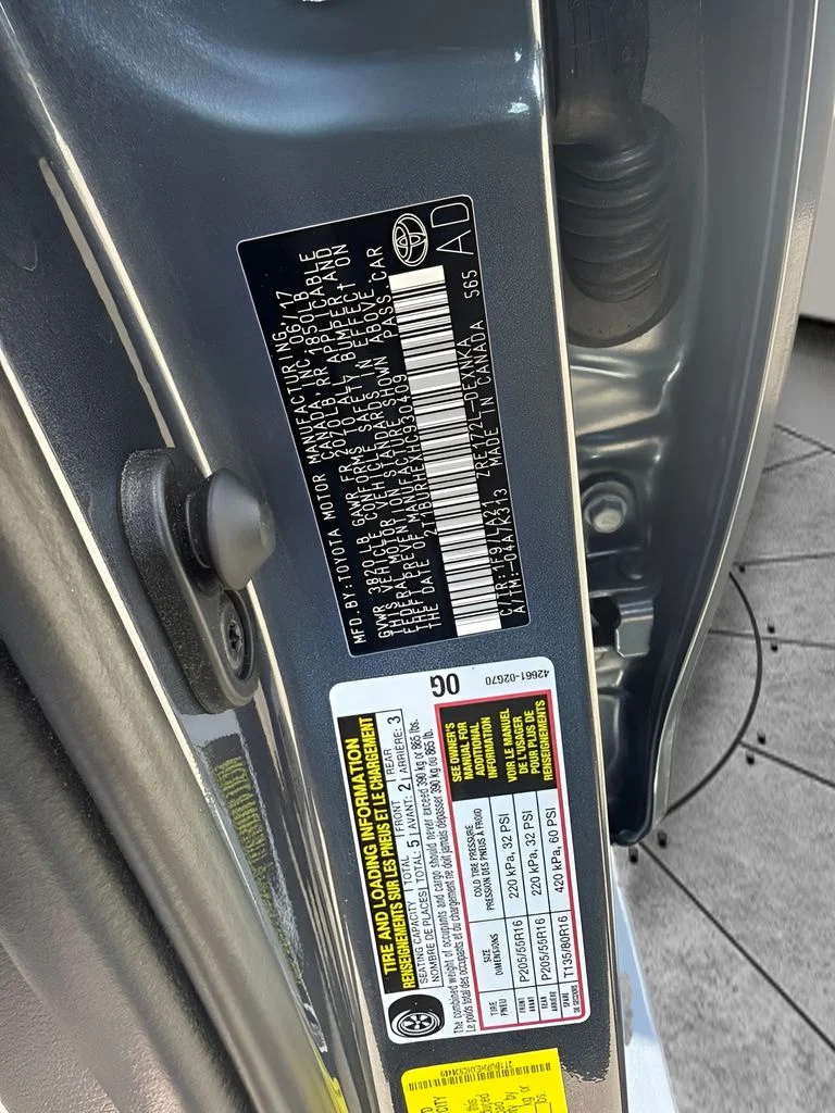 Used 2017 Gray Toyota XLE image 24