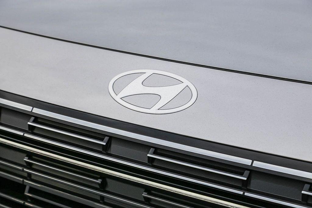 New 2026 Silver Hyundai SEL Premium AWD image 5