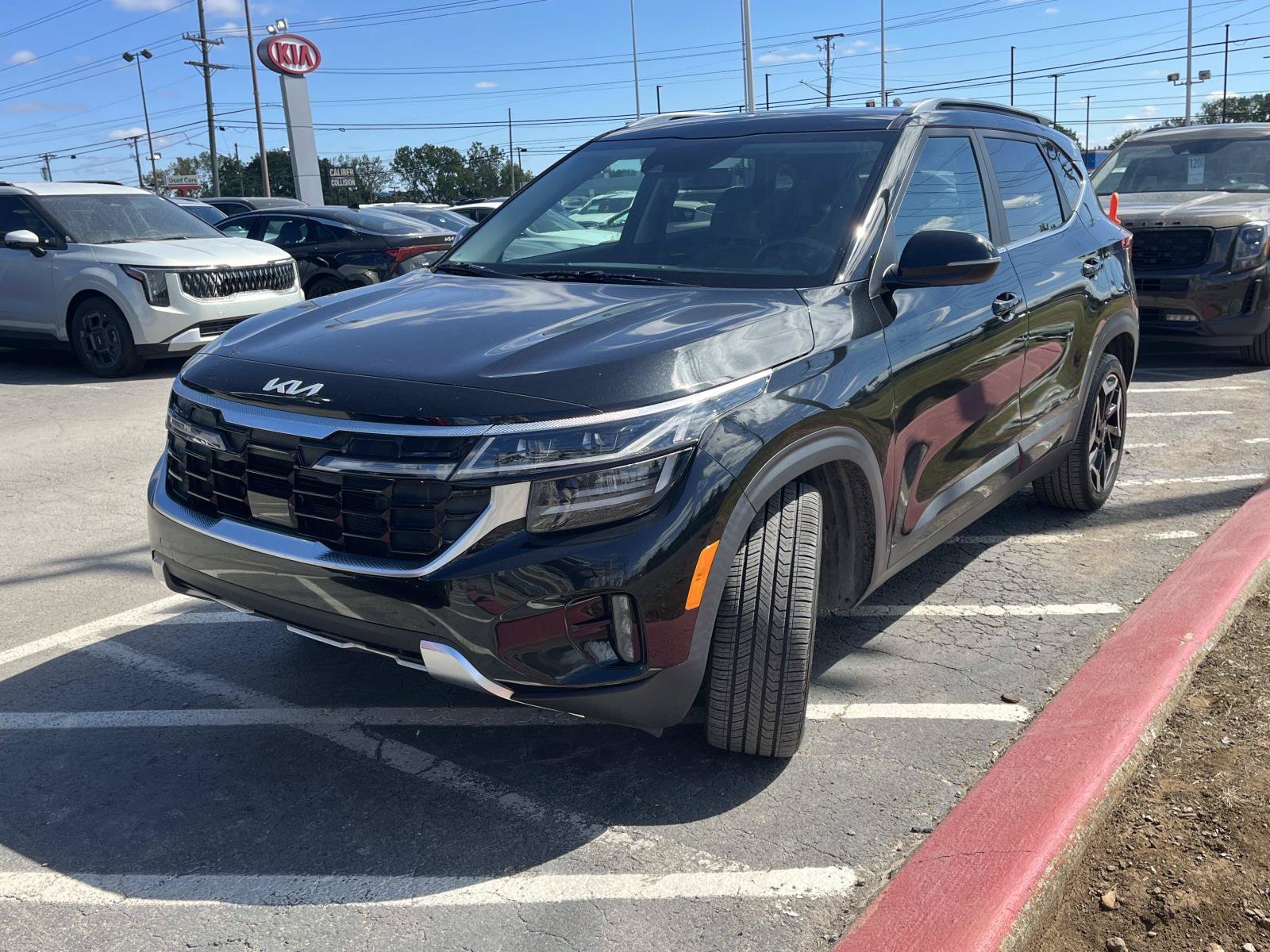 Used 2024 Fusion Black Kia SX image 4