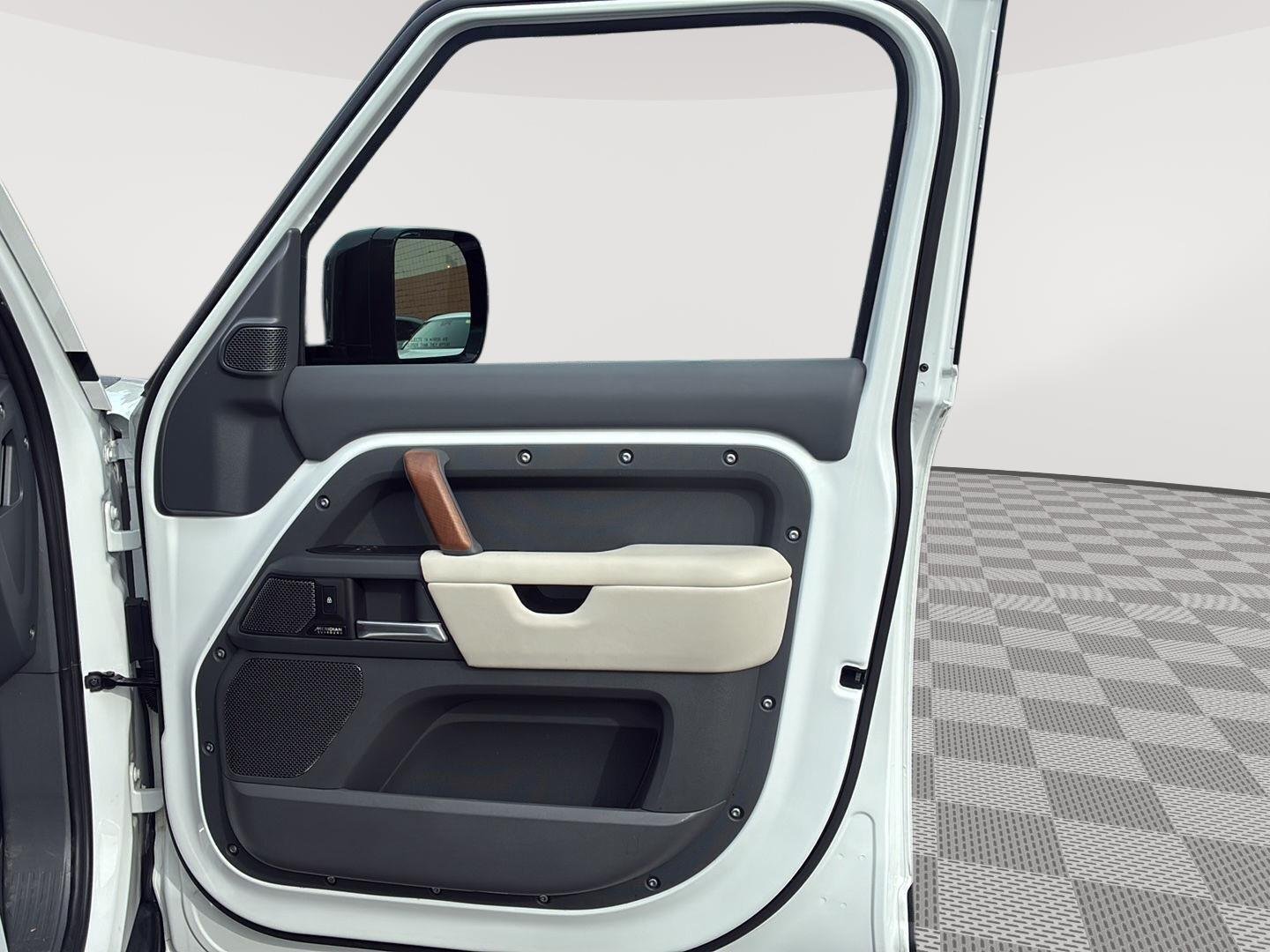 2024 Land Rover Defender X-Dynamic SE - Photo 9
