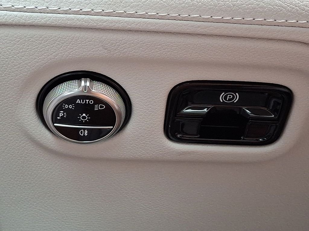 Certified Used 2023 White Mercedes-Benz 350 SUV image 24