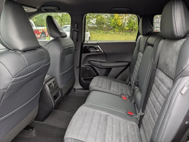 New 2026 Black Diamond Mitsubishi LE 1.5T S-AWC image 5