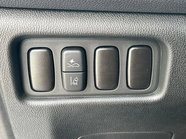 Used 2025 Silver Mitsubishi 2.0 ES image 20