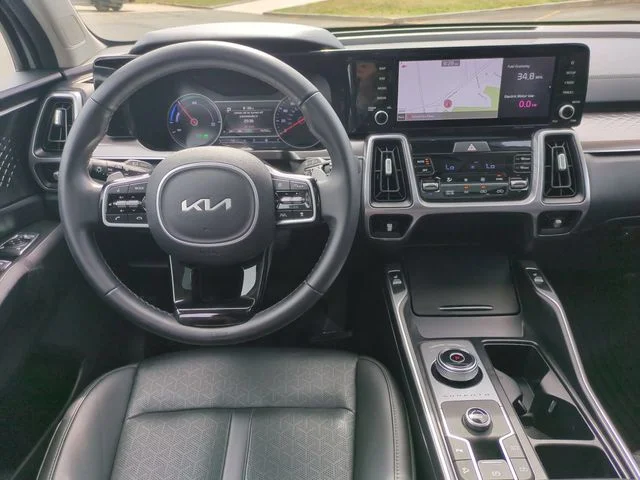 Used 2022 White Kia EX image 30