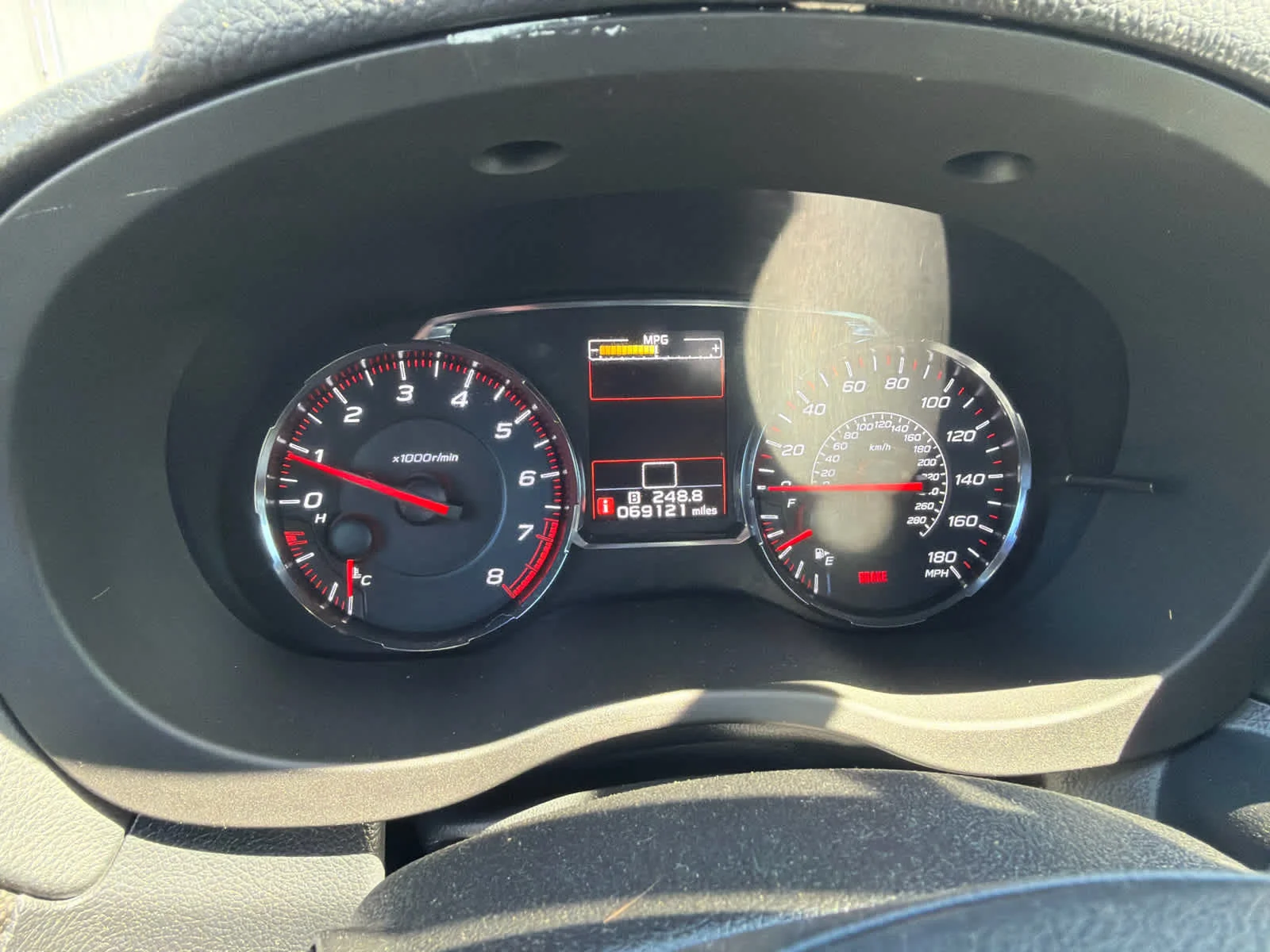 Used 2018 Ice Silver Metallic Subaru Limited image 31