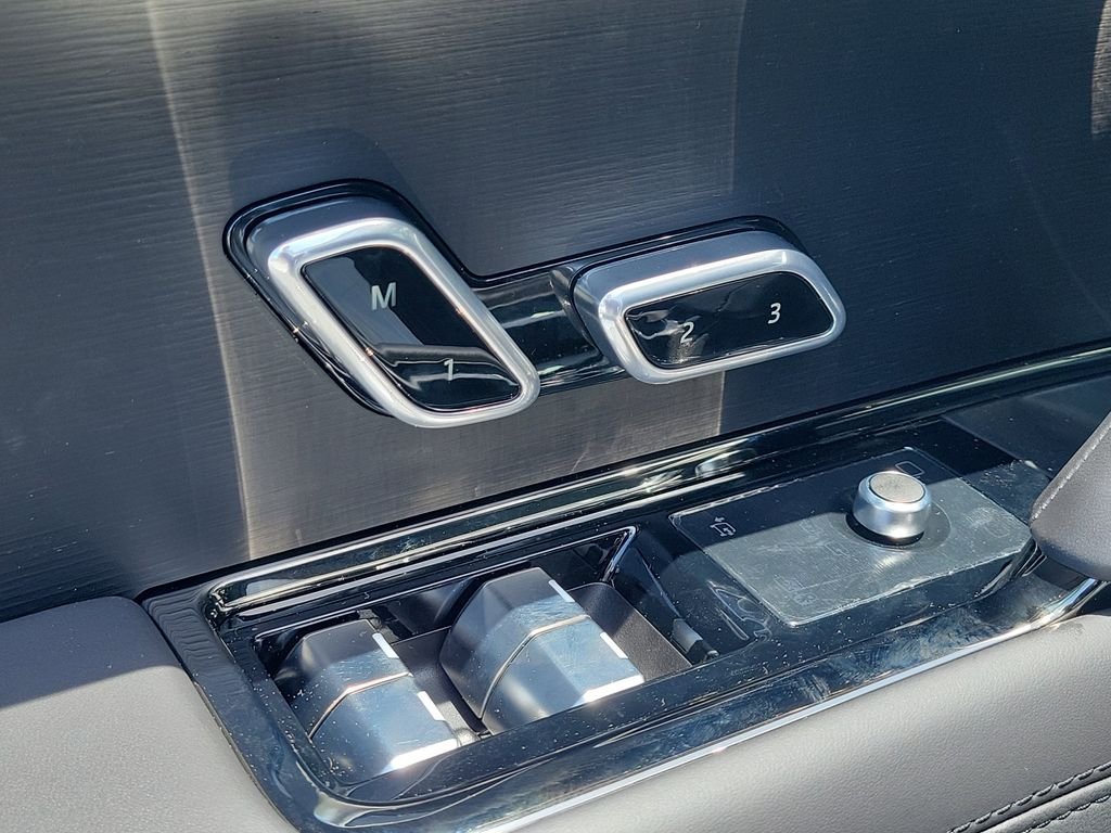 New 2026 Fuji White Land Rover Dynamic SE image 27